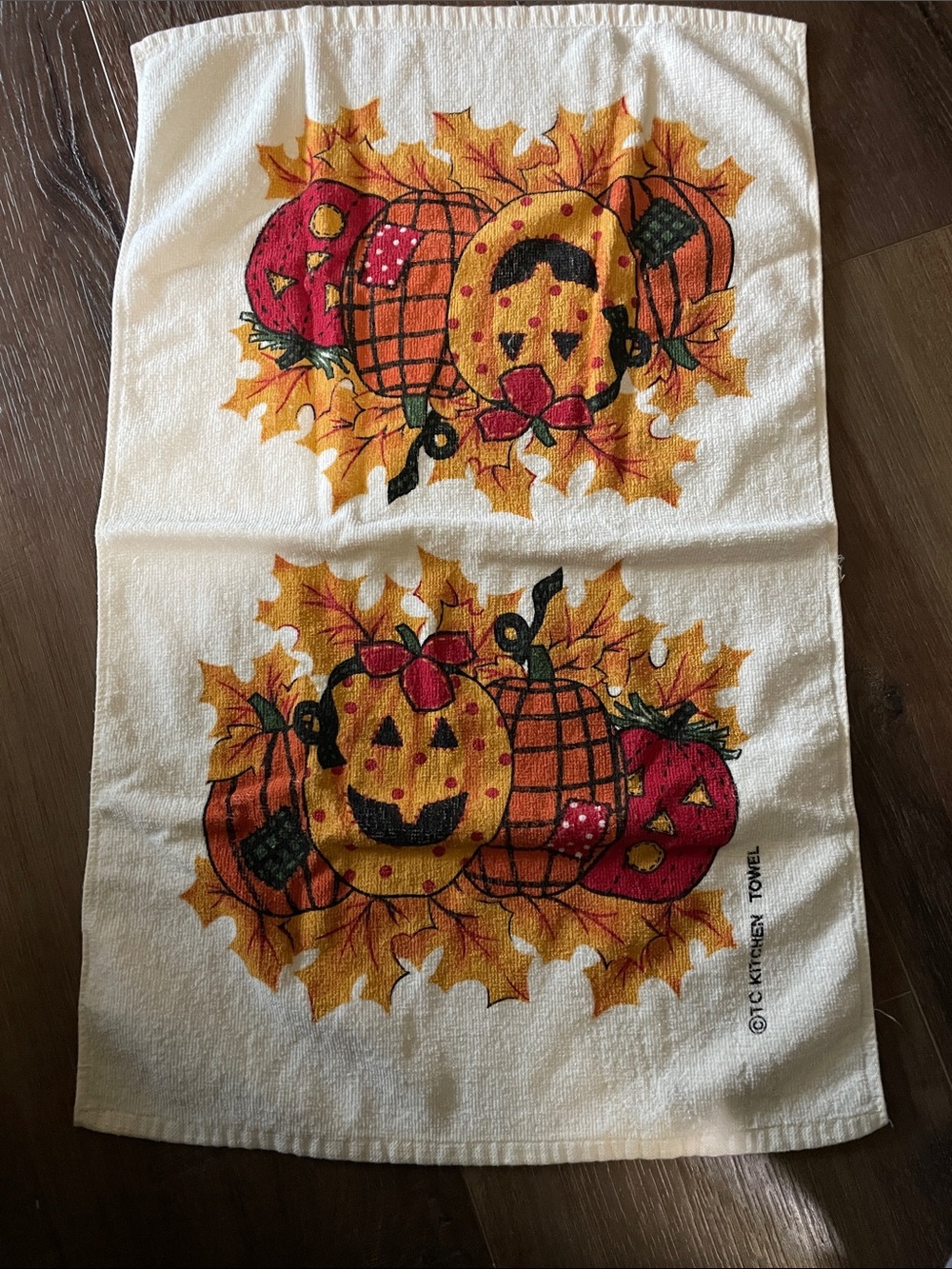 VTG Kitchen Towel - Fall Pumpkin Design in Cream, Orange & Red